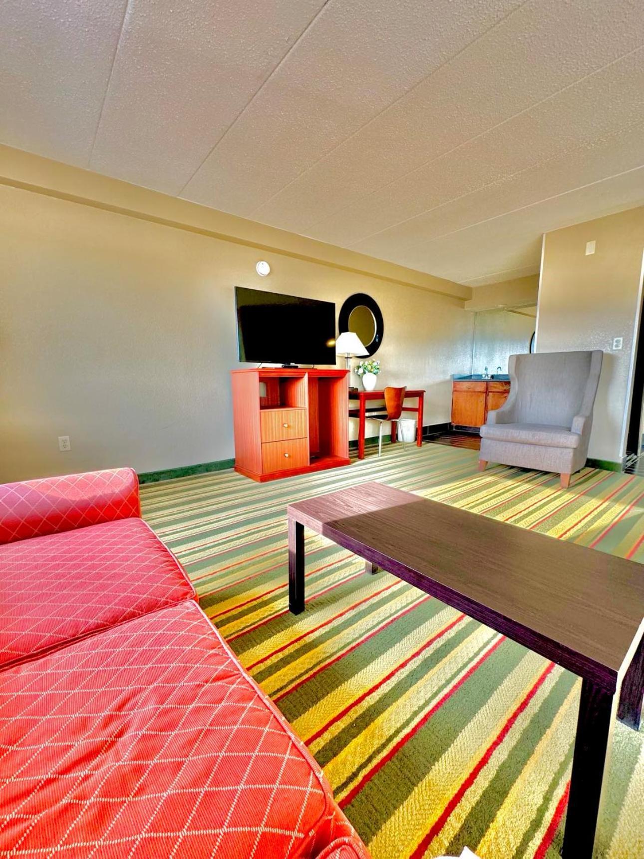 ซูเปอร์ 8 บาย วินด์แฮม เฟรเดอริค Hotel เฟรเดอริก ภายนอก รูปภาพ