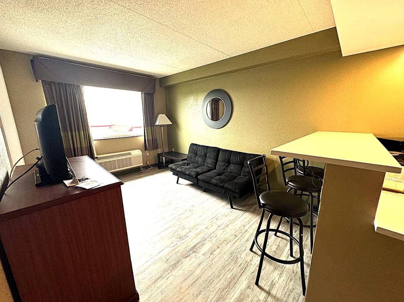 ซูเปอร์ 8 บาย วินด์แฮม เฟรเดอริค Hotel เฟรเดอริก ภายนอก รูปภาพ