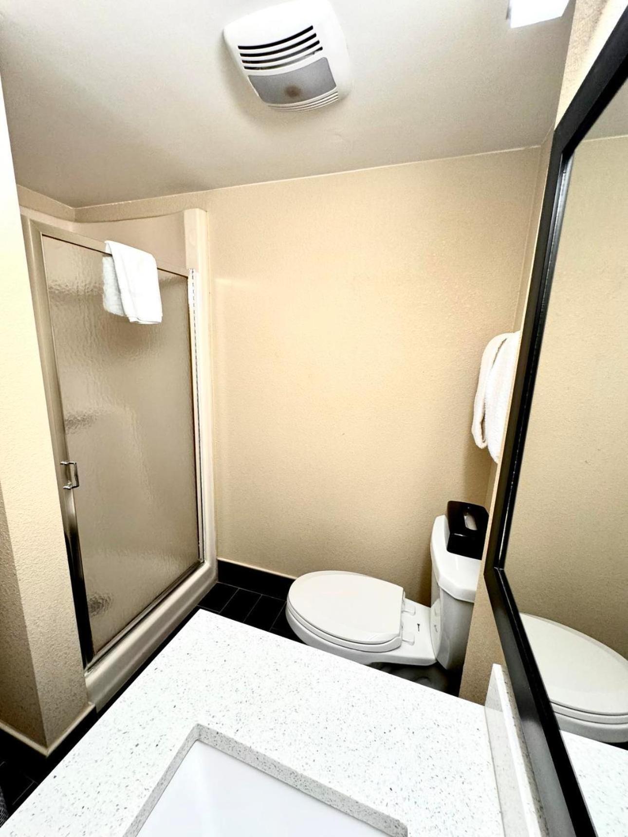 ซูเปอร์ 8 บาย วินด์แฮม เฟรเดอริค Hotel เฟรเดอริก ภายนอก รูปภาพ