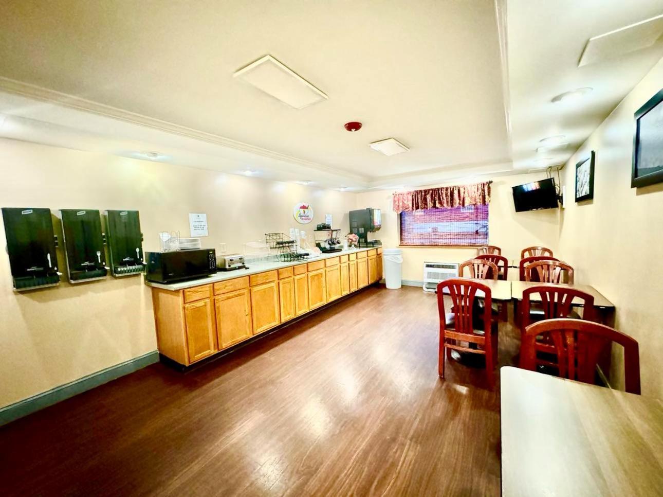 ซูเปอร์ 8 บาย วินด์แฮม เฟรเดอริค Hotel เฟรเดอริก ภายนอก รูปภาพ