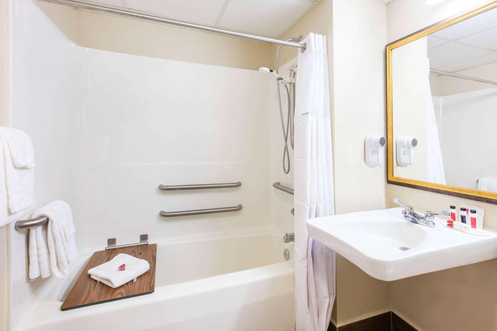 ซูเปอร์ 8 บาย วินด์แฮม เฟรเดอริค Hotel เฟรเดอริก ภายนอก รูปภาพ