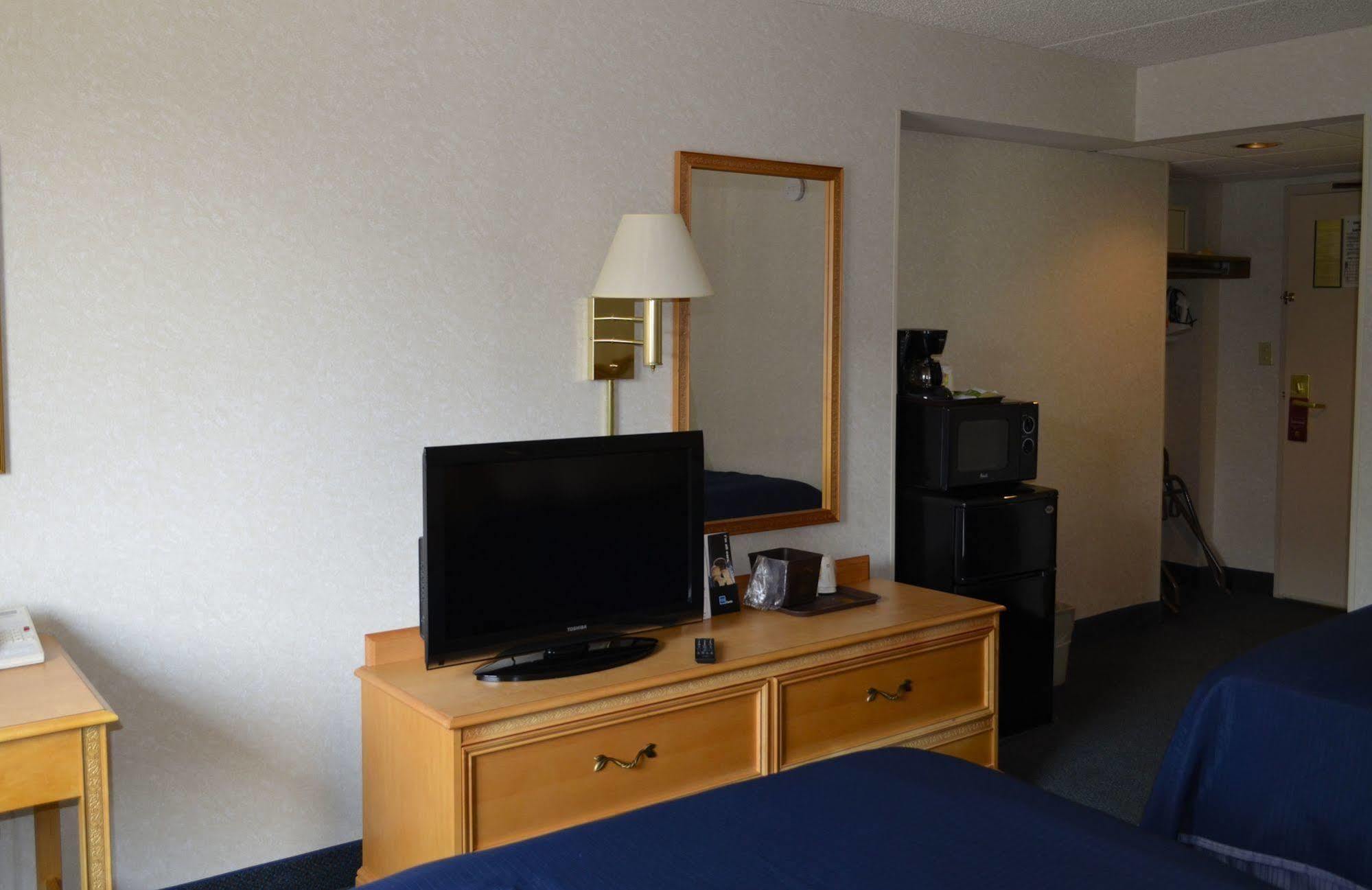 ซูเปอร์ 8 บาย วินด์แฮม เฟรเดอริค Hotel เฟรเดอริก ภายนอก รูปภาพ