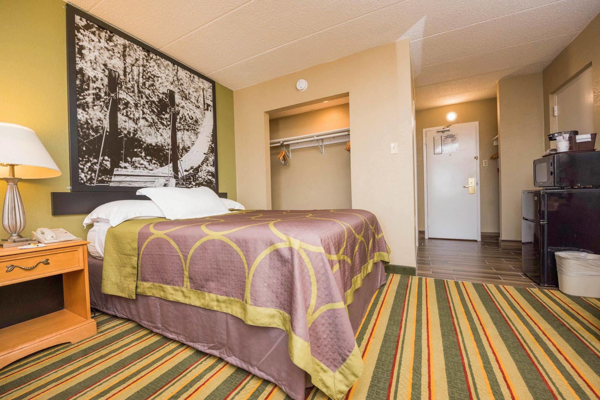 ซูเปอร์ 8 บาย วินด์แฮม เฟรเดอริค Hotel เฟรเดอริก ภายนอก รูปภาพ