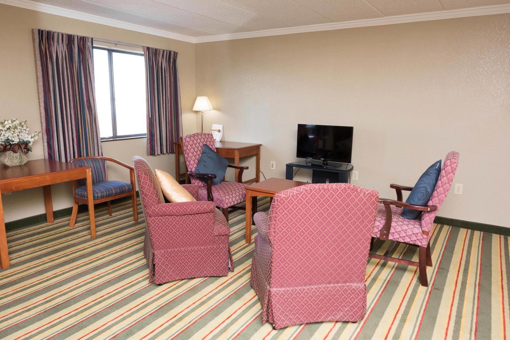 ซูเปอร์ 8 บาย วินด์แฮม เฟรเดอริค Hotel เฟรเดอริก ภายนอก รูปภาพ