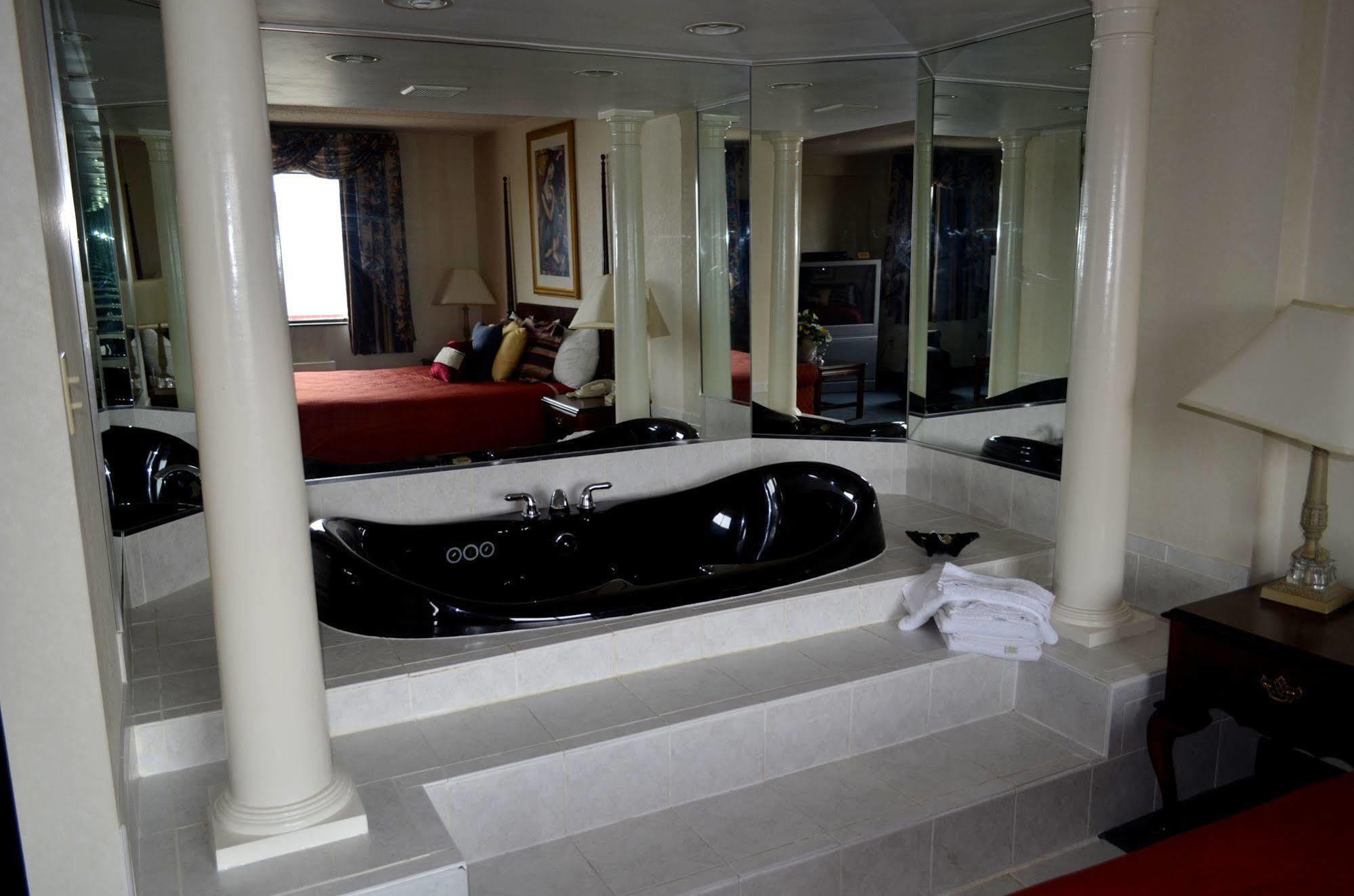 ซูเปอร์ 8 บาย วินด์แฮม เฟรเดอริค Hotel เฟรเดอริก ภายนอก รูปภาพ